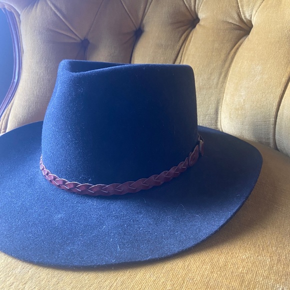 Akubra Black Hat - Picture 1 of 7